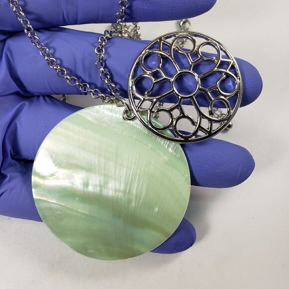 Silver-tone Filigree Seashell Circle Design Pendant Necklace  - Women jewelry - Picture 6 of 11